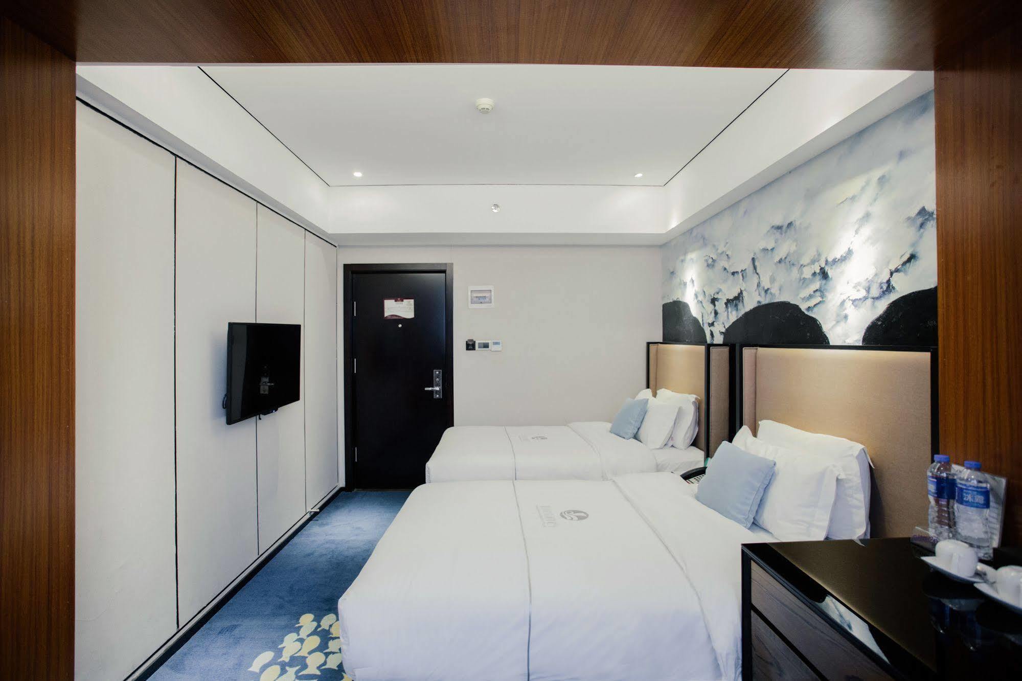 Insail Hotels Zhujiang New Town Jinan University Branch Cantão Exterior foto