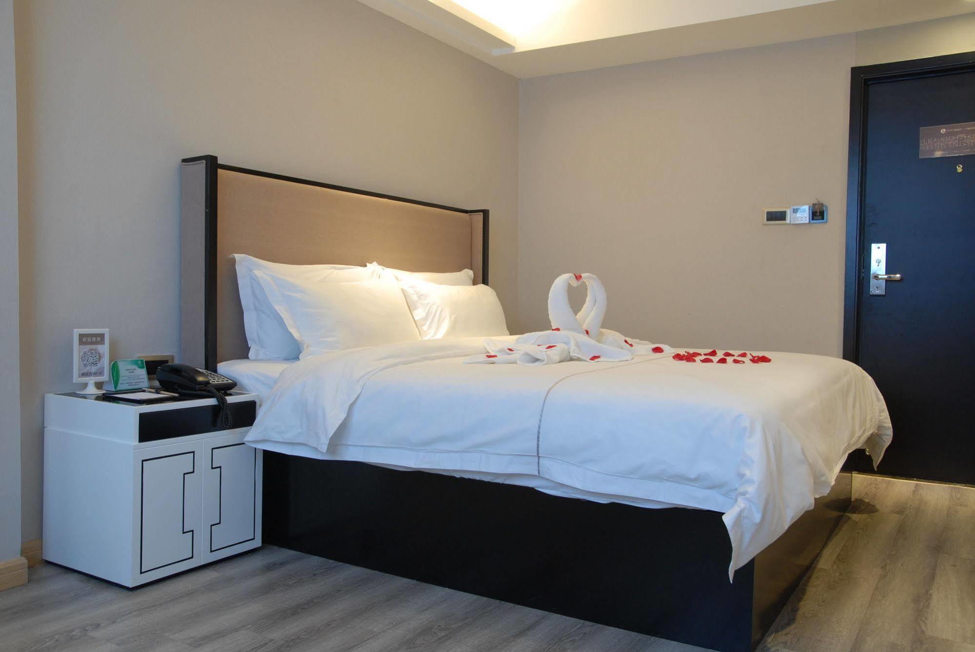 Insail Hotels Zhujiang New Town Jinan University Branch Cantão Exterior foto
